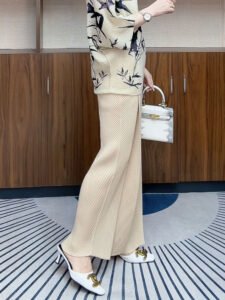 Casual pants, casual wide leg pants, straight leg pants, loose new style, autumn and winter new style, long pants, versatile, covering the belly and showing off weight：圖片 3