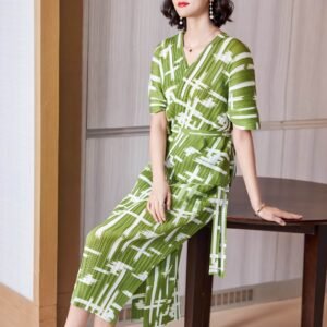 Jia Ning pleated new star sparkling vertical stripe set, private school socialite light mature style, V-neck five quarter sleeved long skirt looks slim：圖片 7