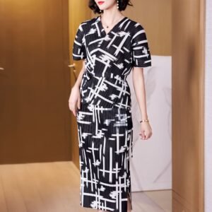 Jia Ning pleated new star sparkling vertical stripe set, private school socialite light mature style, V-neck five quarter sleeved long skirt looks slim：圖片 8