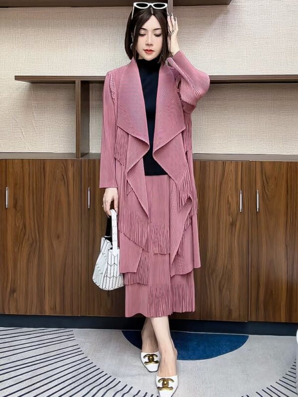 Wholesale tassel skirt jacket set, pleated fashion new style, long sleeved temperament jacket two-piece set, belly covering dress
