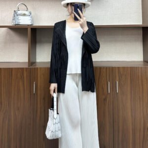 Jia Ning's new retro slimming autumn and winter women's long sleeved pleated three-layer tassel cardigan top：圖片 4