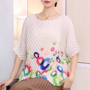 Jia Ning's new summer versatile thin cut age reducing circle frog top with a stylish commuting round neck short five quarter sleeve T-shirt