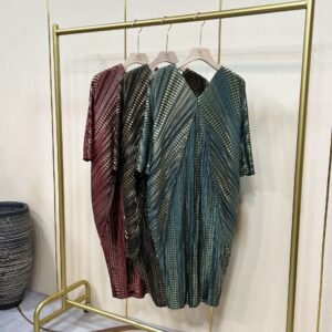 Large striped hot goldfish tail skirt, Jianing pleated exquisite dress, fashionable and versatile new product, elegant V-neck loose fit