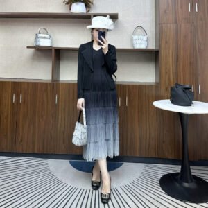 Jia Ning San Zhai slim fit leisure plus size new style temperament versatile V-neck gradient tassel two-piece set