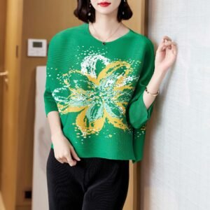 Jia Ning's new versatile sweet temperament short top with large floral rhinestones, round neck regular fashion, elegant and stylish commuting style：圖片 5