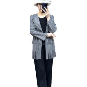 Jia Ning's new retro slimming autumn and winter women's long sleeved pleated three-layer tassel cardigan top：圖片 5
