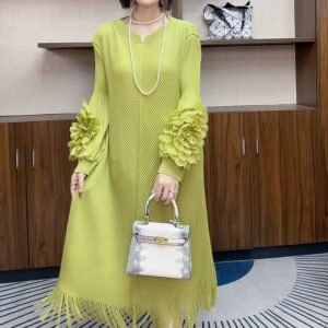 Wrinkle dress fashion 2024 solid color new design temperament loose and slimming long skirt autumn and winter styles tassel autumn