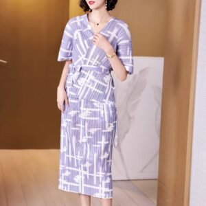 Jia Ning pleated new star sparkling vertical stripe set, private school socialite light mature style, V-neck five quarter sleeved long skirt looks slim：圖片 5
