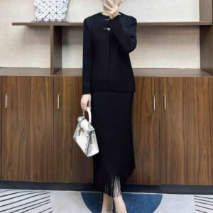 Jia Ning's new minimalist style long sleeved plus size loose women's pleated two-piece set with brooch and tassel half skirt set：圖片 6