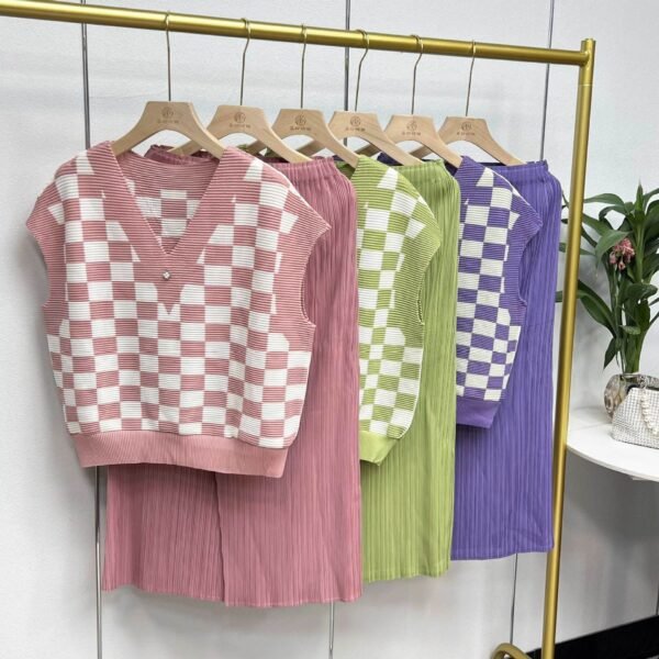 New Summer Versatile Fashion V-neck Age Reducing Casual Half Skirt Set, Vest Set, Skirt Art Retro Style