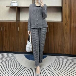Jia Ning's new versatile and minimalist women's clothing with loose and slimming long sleeves, thin 5-button corn fold top：圖片 6