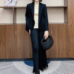 High end three bedroom suit collar, tassel long sleeved pleated jacket, casual versatile buttonless cardigan top, women's autumn new style