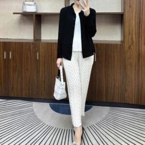 Jia Ning's new versatile and minimalist women's clothing with loose and slimming long sleeves, thin 5-button corn fold top：圖片 8