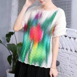 Jia Ning's new summer round neck short sleeved printed colorful halo top exudes an elegant commuting style with pleated headbands