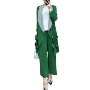 Jia Ning's new style exudes a fashionable and versatile style, with loose fit and medium to long length for women's clothing. It features a bold black striped nail flower jacket：圖片 9