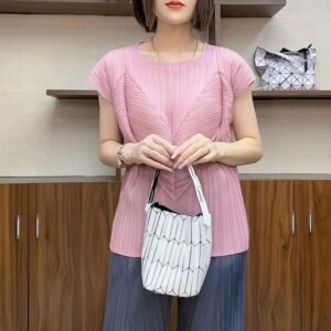 Miyake irregular T-shirt loose short sleeved 2024 pleated top looks slim and fragrant women's Western style short sleeved solid color：圖片 9