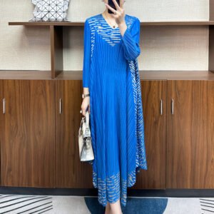 Autumn and winter pleated loose flesh covering versatile pullover long sleeved slimming V-neck hot stamping dress long skirt high-end temperament：圖片 4