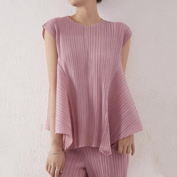 Summer irregular sleeveless pleated top design, thin, high-end, casual, versatile, small, fresh, solid color, loose fit