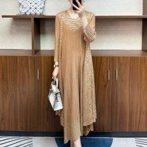 Autumn and winter pleated loose flesh covering versatile pullover long sleeved slimming V-neck hot stamping dress long skirt high-end temperament：圖片 6