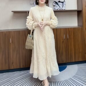 Miyake Heavy Industries Embroidered Fashionable Dress for Autumn and Winter 2024 New Style, Skinny and Wrinkled Large Size Bottom Cover to Cover the Stomach：圖片 10