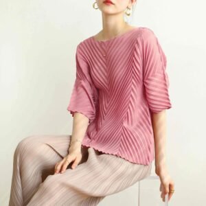 Bat sleeves show a slimming temperament, casual women's thin style pullover, clean color frog top, five quarter sleeve pleated simple round neck：圖片 6