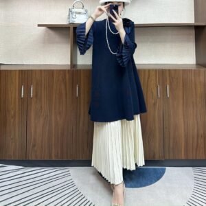 Autumn dress, fashionable and simple women's clothing, covering the belly and showing off thinness, medium to long style, high neck, one flower horizontal folding skirt, stylish round neck：圖片 6