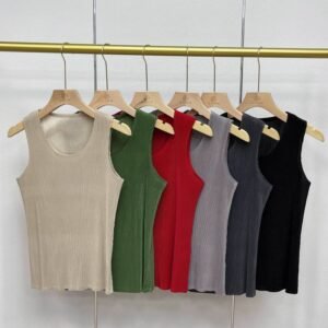 Large base ice silk vest, summer new item, knitted sleeveless loose fit, worn for slimming, round neck solid color vest top