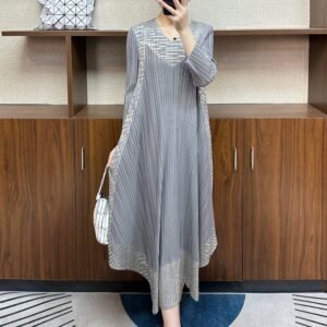Autumn and winter pleated loose flesh covering versatile pullover long sleeved slimming V-neck hot stamping dress long skirt high-end temperament：圖片 5