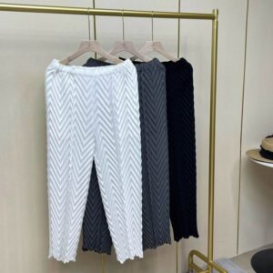 Summer high waisted solid color simple and versatile women's pants with pleats and small legs, thin and loose pleats, slimming down by 9%, casual