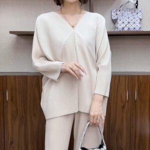 Autumn V-neck long sleeved T-shirt top for outerwear, popular style with small fragrance, pleated to cover the flesh, loose temperament, bata shirt looks slim：圖片 3