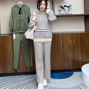 2024 Advanced Spring New Hooded Sports Set with Age Reducing Fashion and Casual Wrinkle Two Piece Set for Meat Covering