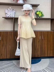 Minimally pleated little child's flesh concealing temperament round neck t-shirt short sleeved summer loose top versatile commuting solid color：圖片 8