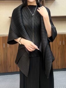 Middle East Ramadan Autumn New Short Jacket Women's High-end Design Sense Irregular Solid Color Pleated Cardigan Top：圖片 3