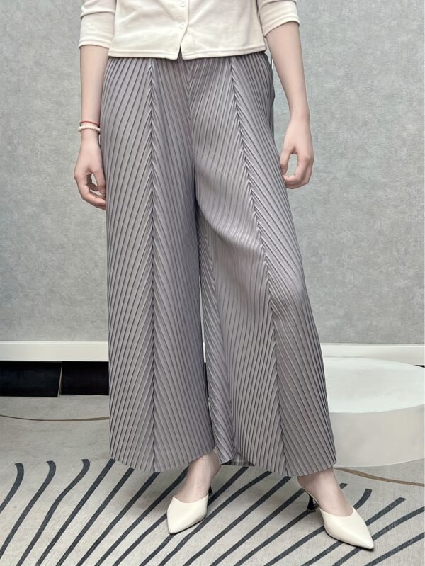 Middle Eastern Ramadan with high-end pleated elegant pleated wide-leg pants 2025 summer new loose high-waisted pressed pleated slacks